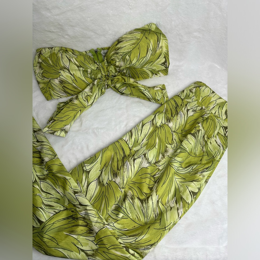 GREEN TWO-PIECE SUMMER OUTFIT - SIZE MEDIUM